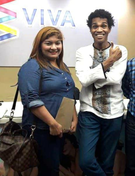 blakdyak wife|Misis ng singer.